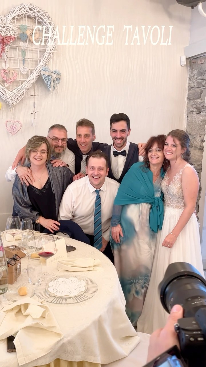 Sfida dei tavoli, un gioco fotografico che intrattiene e ti permette di avere le foto con tutti gli invitati in modo veloce e divertente.  Ti sposi nel 2025, scrivimi per info.  Challenge tavoli
Idee sposi
Matrimoni 2025
Gioco matrimonio  @chiarettafan @cristian_gaudioso