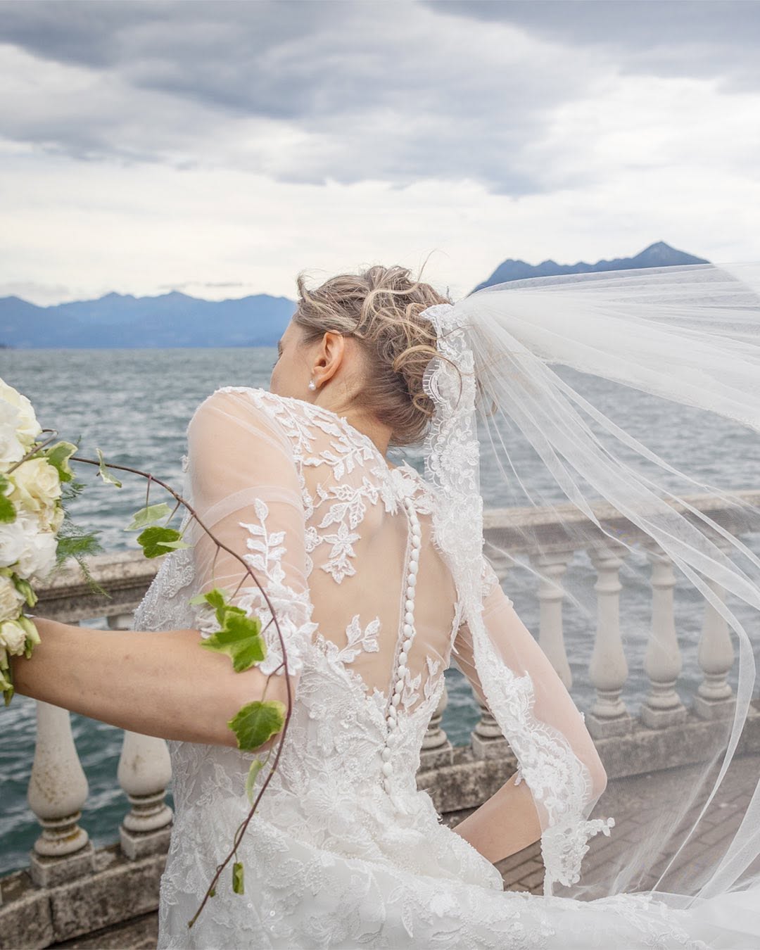 Fiorella e Giacomo  Quando ho iniziato a lavorare nel mondo del wedding (ormai  17 anni fa) i matrimoni superavano spesso i 100 invitati… Oggi la maggioranza non supera gli 80 ma…
con Fiorella e Giacomo abbiamo superato i 200 🤩  Il matrimonio dei record! 🥰  Location @regina.palace.hotel
Fiori @emozioni_fiorite
Abiti @nicolemilanoofficial @giorgioarmani
Musica @mariannavalloggia
MUA @iltempiodinefer_  @palzola_gorgonzola @poletti_giacomo  Lago Maggiore wedding
Fotografo di matrimonio
Sposi
Regina Palace
Sposi lago maggiore