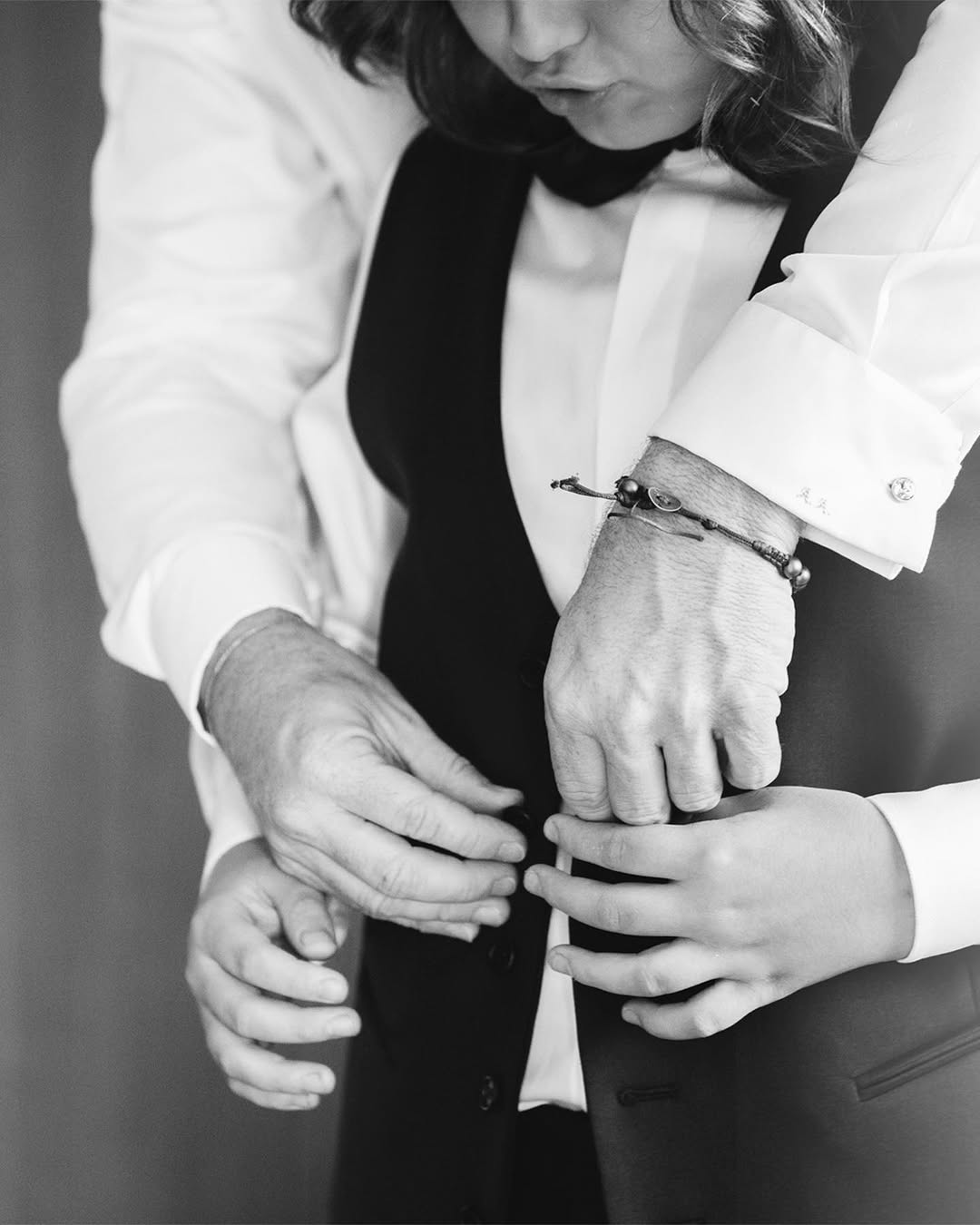 Samantha e Andrea… abbiamo aspettato tanto questo momento, fotografare il vostro matrimonio!
Dopo tanti anni di foto insieme, set di Natale, amicizia.  Abbiamo visto crescere Guglielmo e ci sentiamo parte della vostra famiglia.  Sposarsi in età adulta con una consapevolezza diversa, un piccolo uomo che ha vissuto con voi ogni istante del vostro giorno e non solo! Tutti i preparativi, le decisioni importanti e un posto in prima fila accanto a voi.  Vi ringraziamo per averci coinvolto fin dal primo momento, di aver condiviso con noi la scelta dei fornitori e aver seguito i nostri consigli. Tanto love.  Ecco una piccola anteprima a sorpresa per voi.  Location @cascina_capitanio
Abiti @antoniorivamilano @ateliereme
WP @progettoemozione
Fiori @erica.flower.studio
Dj @jeppodj
@matrimonioincarta  Idee matrimoni
Consigli matrimonio
Fotografo matrimonio
Sposi
Italian wedding