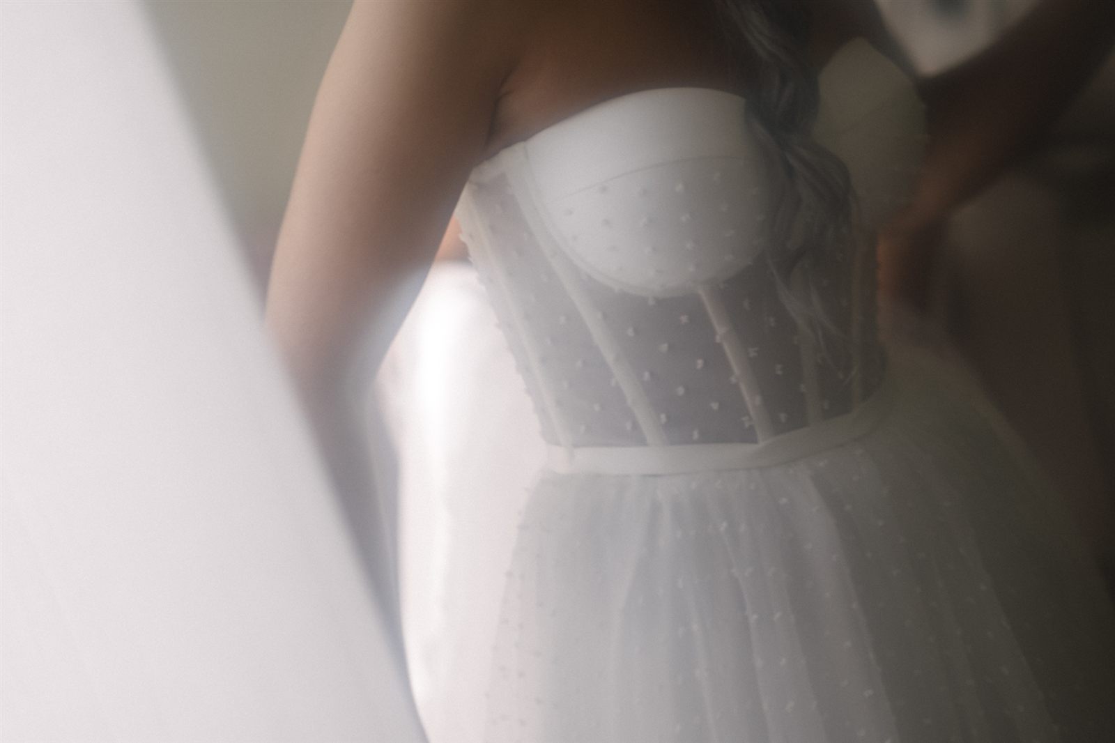 Dettaglio del corpetto dell'abito da sposa Dettaglio del corpetto dell'abito da sposa
