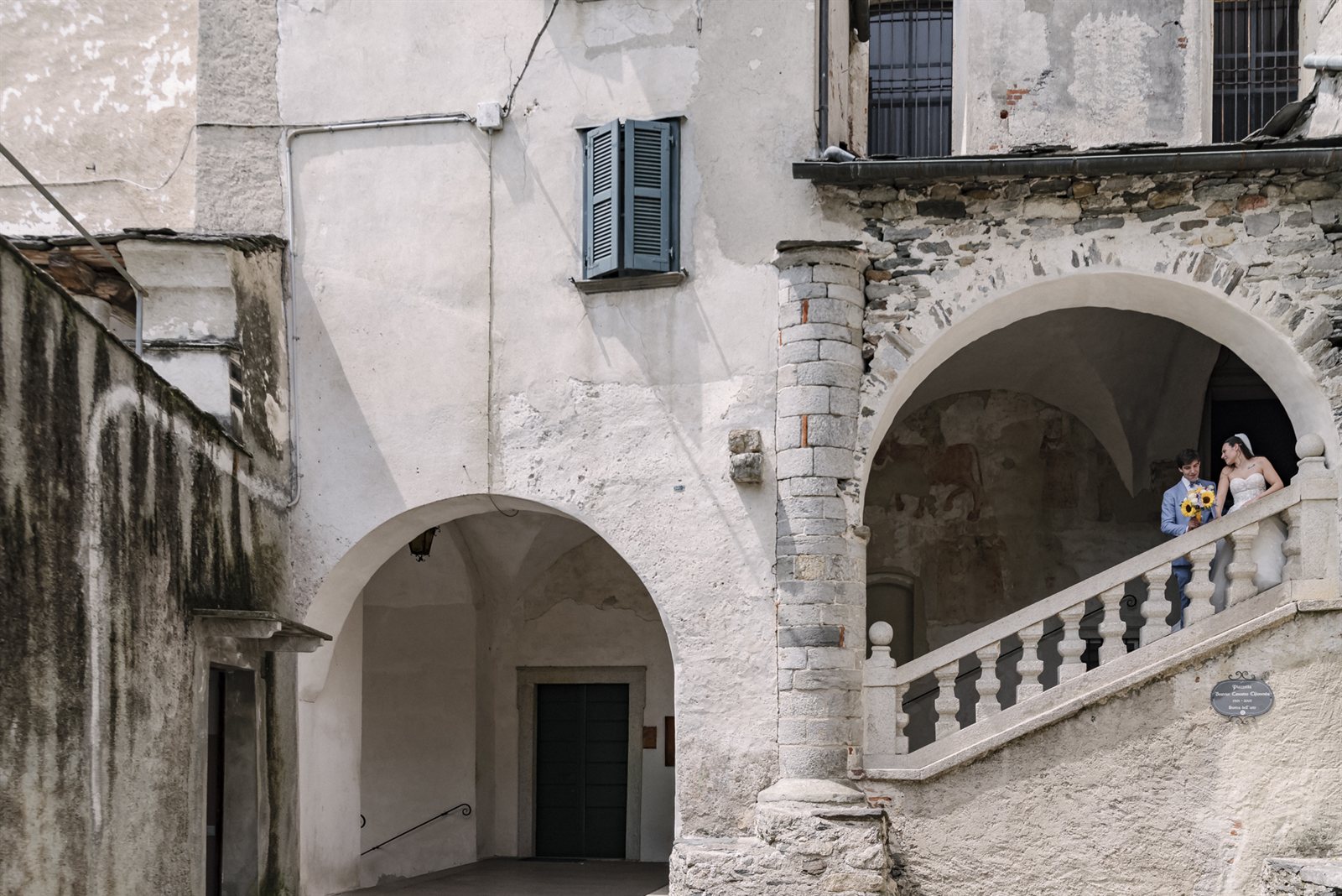 The courtyard with its arches and balustrade