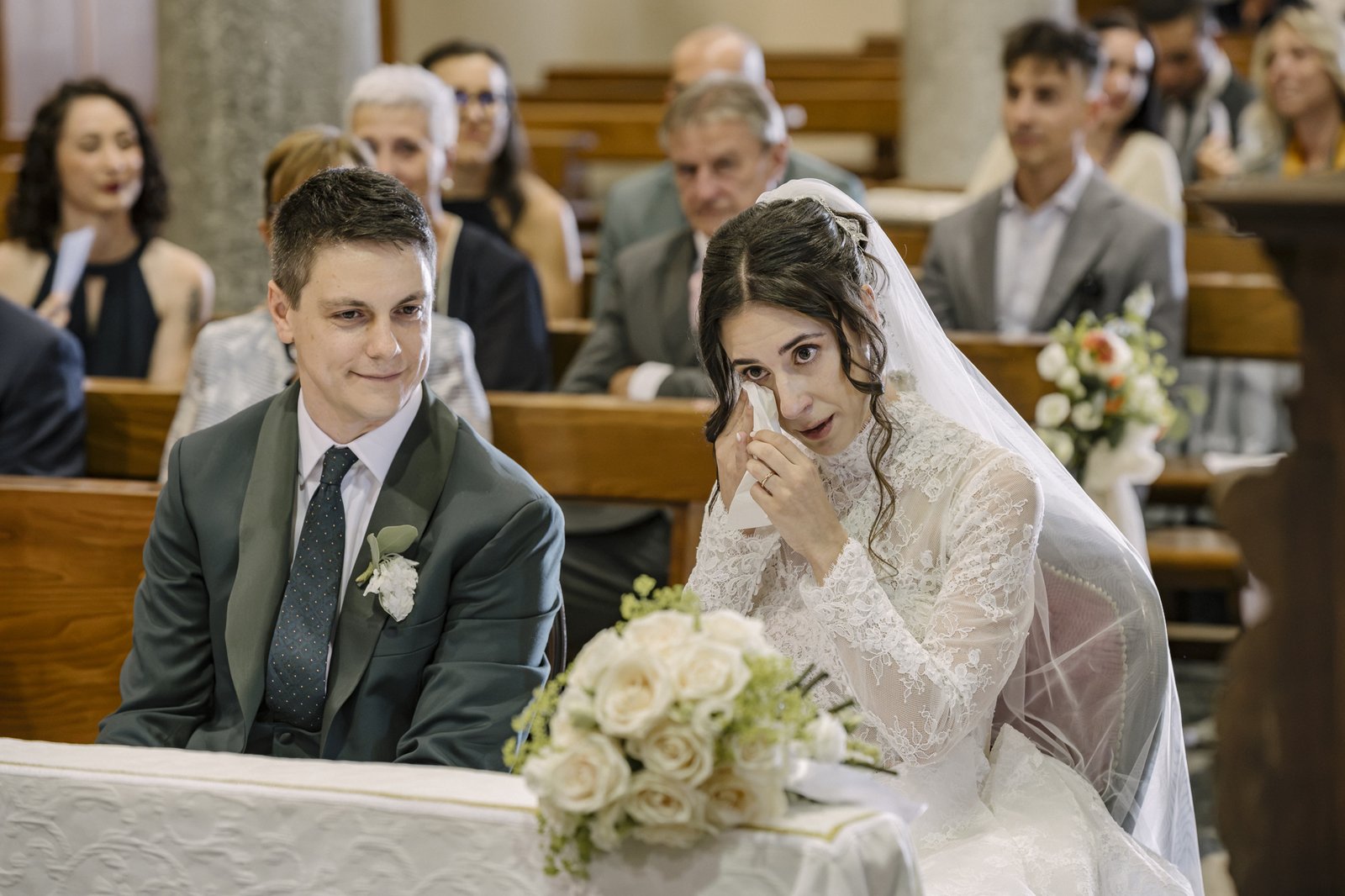 La sposa si commuove durante la cerimonia La sposa si commuove durante la cerimonia